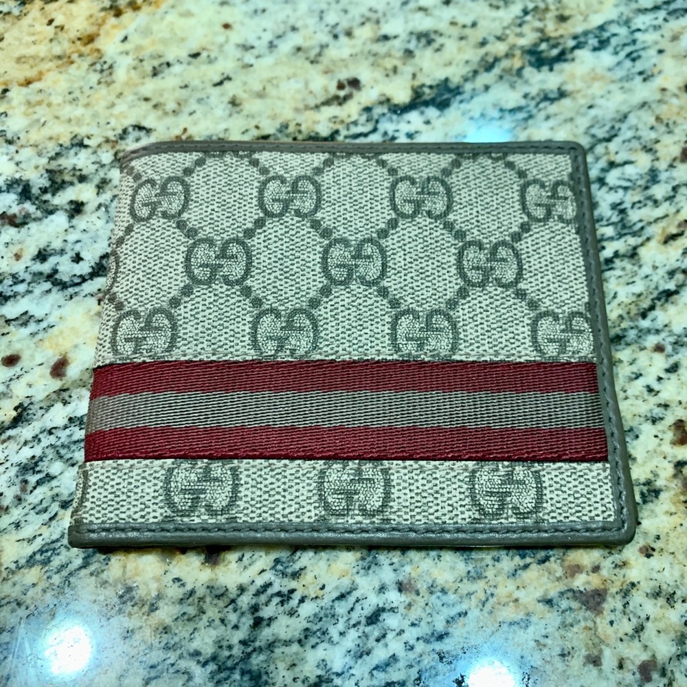 GG Supreme Men’s Gucci wallet